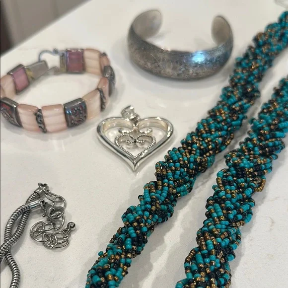 Bundle of Fashion Jewelry 25 pieces - Picture 8 of 16